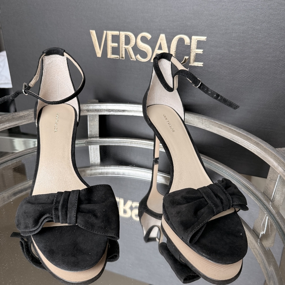 ANN TAYLOR - Women's Black Ankle Strap Heels Open Toe Bow Pump